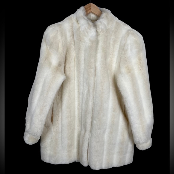 Dona Lucci Jackets & Blazers - Dona Lucci Vintage Faux Fur Coat size 18 Ivory White Color